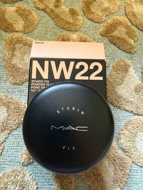 MAC Cosmetics Studio Fix Powder Plus Foundation NW22
